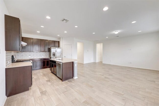 Building Photo - 307 Simmental Loop