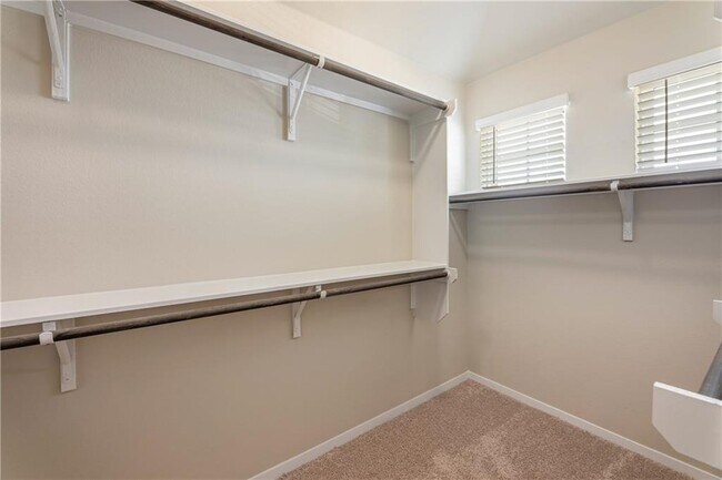 Building Photo - 220 Trailside Ln