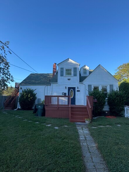 Building Photo - 1018 Wolcott Ave