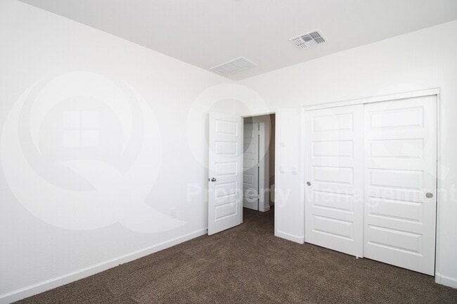 Building Photo - 2079 W Sable Ave