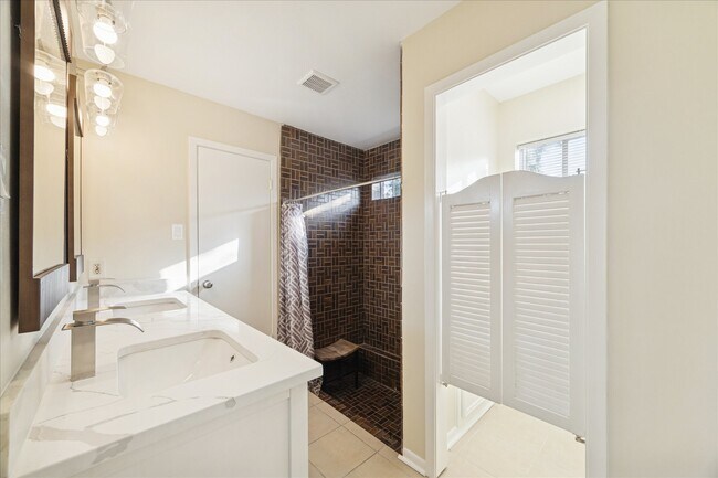 Building Photo - 2319 Wallingford Dr