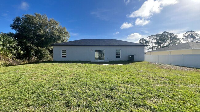 Building Photo - Incredible 3 Bedroom, 2 Bathroom Home in Palm Bay!!