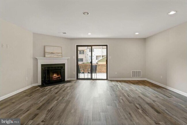 Building Photo - 3875 Steppes Ct