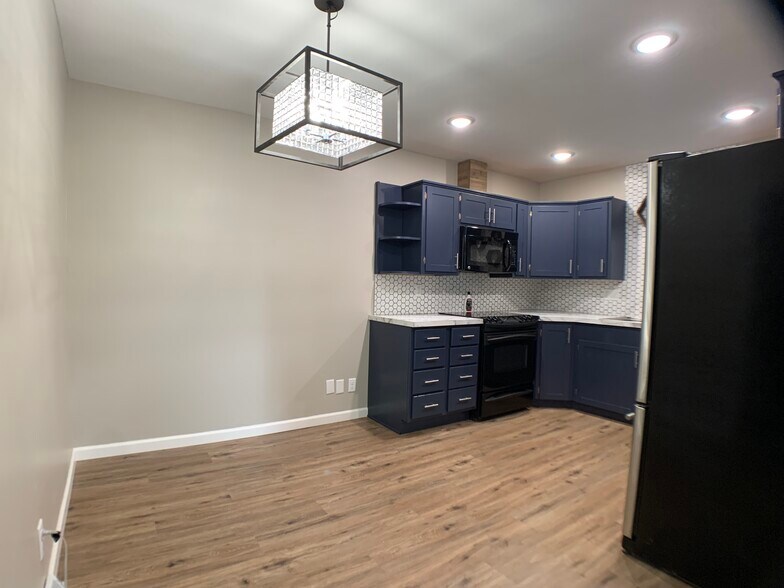 Building Photo - 211 Wedgewood Dr