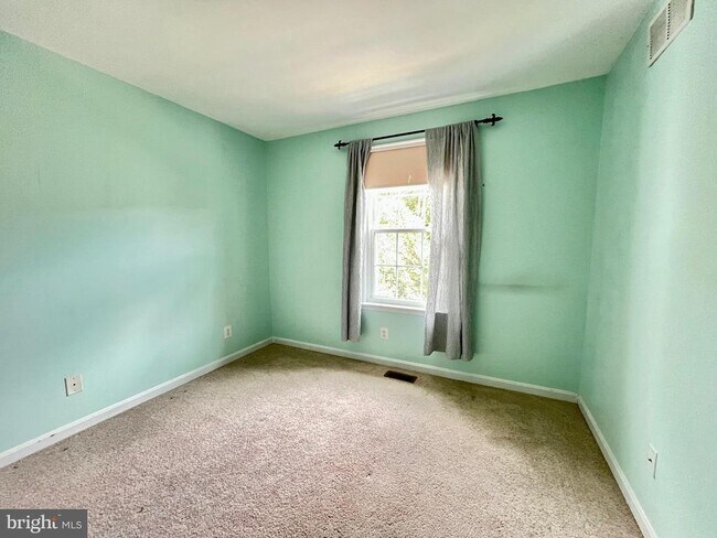 Building Photo - 7504 Lamoyne Ct