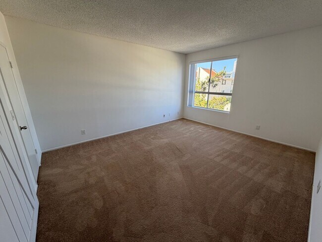 Building Photo - 2 BEDROOM CONDO UNIT IN THE WEST LA AREA 646 481 4404