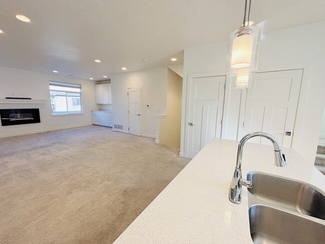 Building Photo - 3883 Komenda Ct