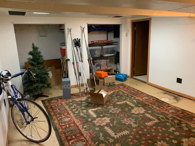 Building Photo - Duluth, MN - 3-bedroom - 2 bathroom - Sing...