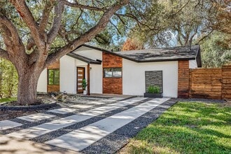 Building Photo - 813 Cardiff Dr