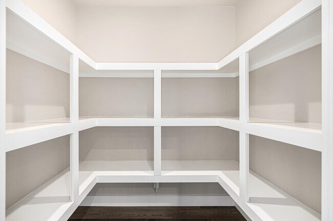 Building Photo - 3821 E Devonshire Ave