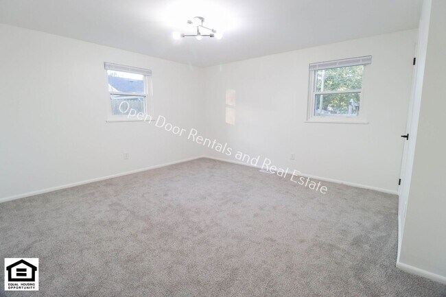 Building Photo - 6820 Raintree Rd