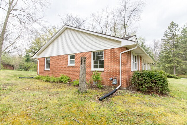 Building Photo - 6868 Crane Rd