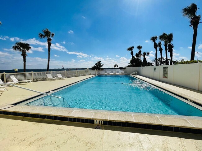 Building Photo - 14459 River Beach Dr