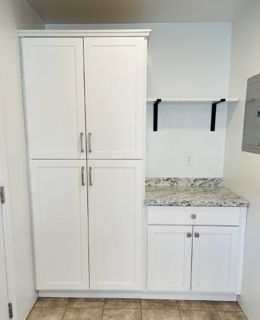 Building Photo - Expansive Elegant and Modern Stunning 3 Bedroom 2 Bath Townhome