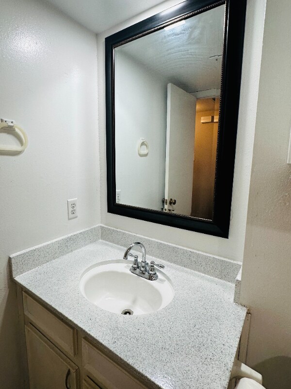 Building Photo - 1414 Castle Ct