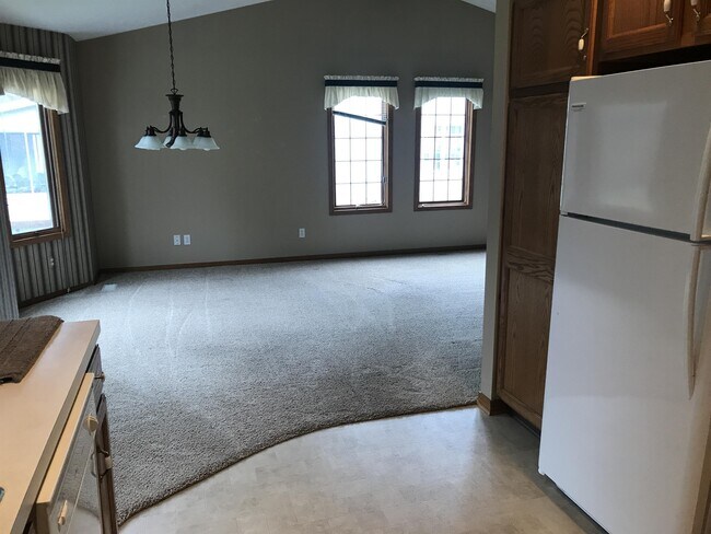 Building Photo - 783 Holly Creek Dr