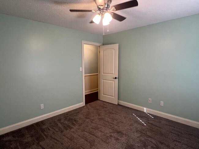 Building Photo - Great Home in Dove Cove Subdivision