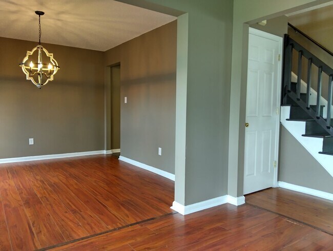 Building Photo - 811 Rilee Dr