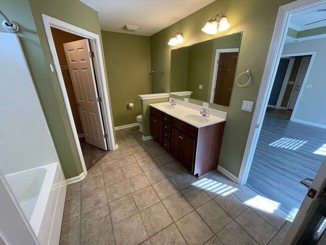 Building Photo - Awesome Home Great Location for Rent