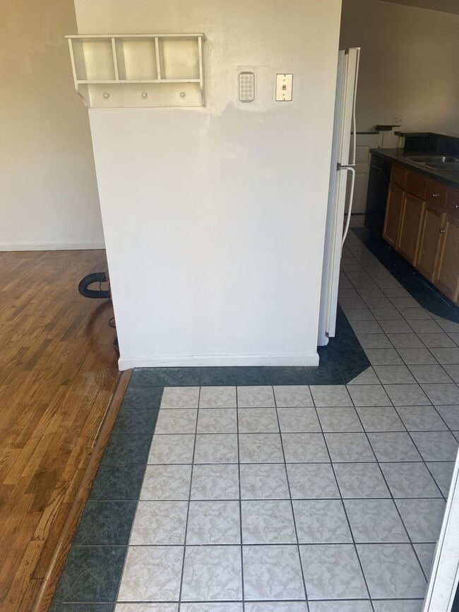 Building Photo - Cute with open floor plan, 3 bedroom, 1 bath Ranch with basement, freshly painted