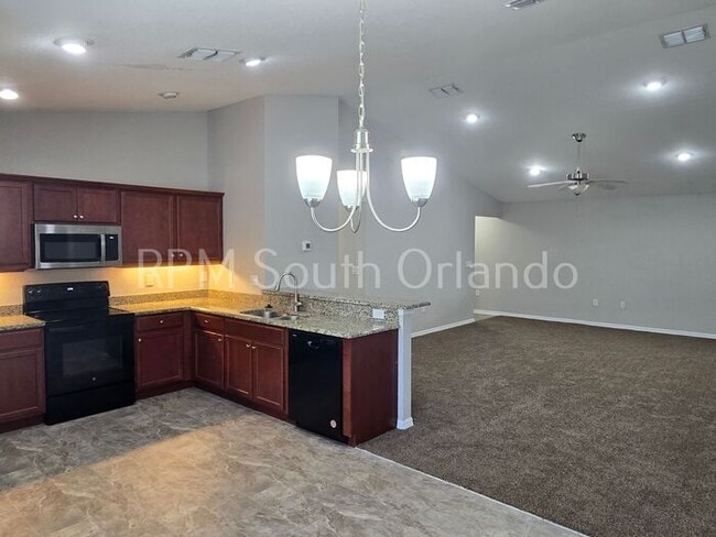 Building Photo - Country Club Estates