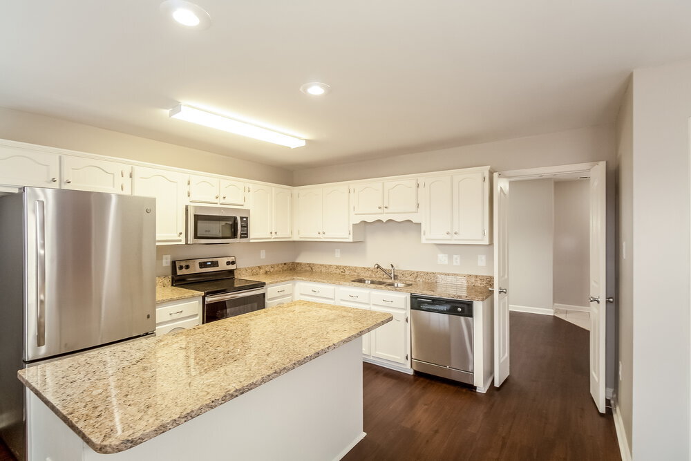 Building Photo - 906 Lakemont Dr