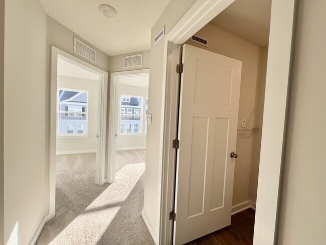 Building Photo - 529 Cooper St