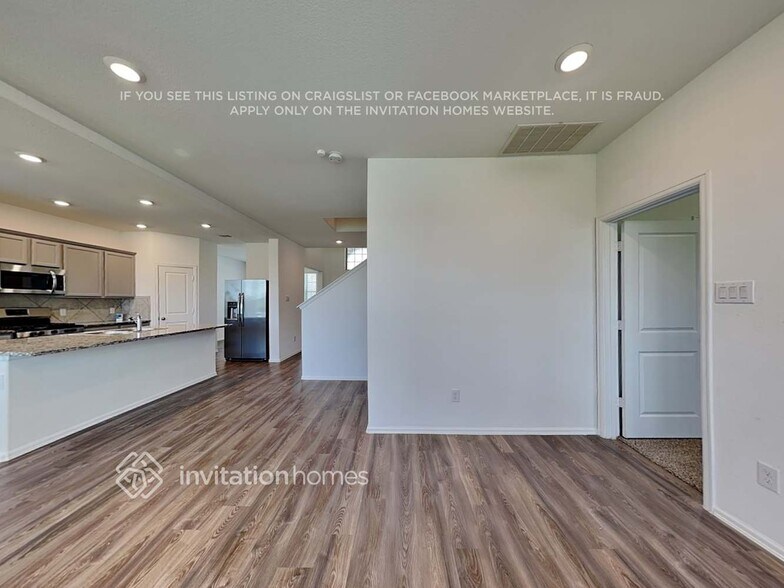 Building Photo - 513 Pecan Landing Ln