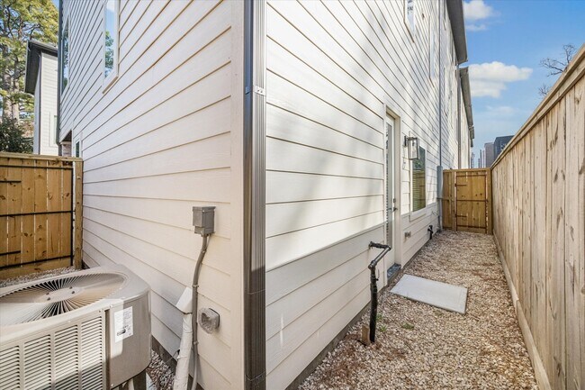 Building Photo - 520 Janisch Rd