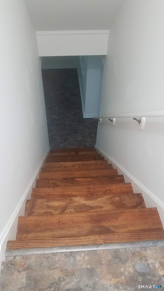 Building Photo - 6 Timberline Dr