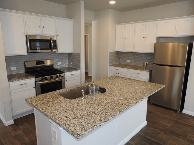 Building Photo - 621 Callahan Ln