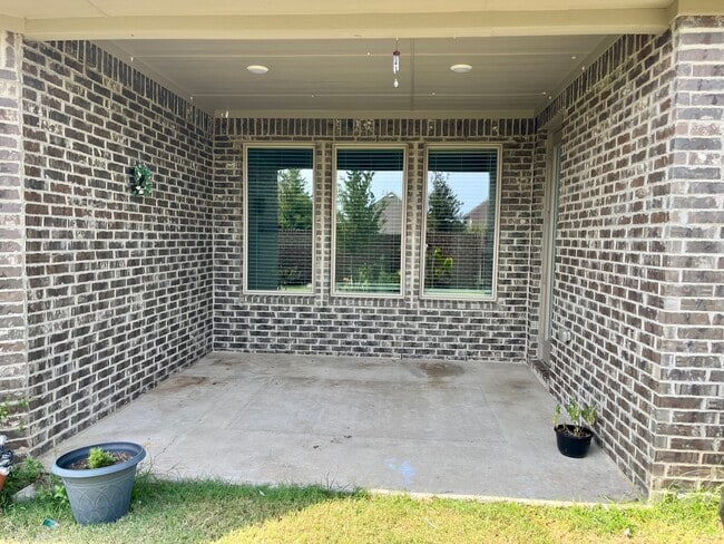 Building Photo - 2816 Sage Brush Dr