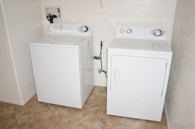 Building Photo - Charming condo in desirable Northwest Las Vegas near Sky Pointe