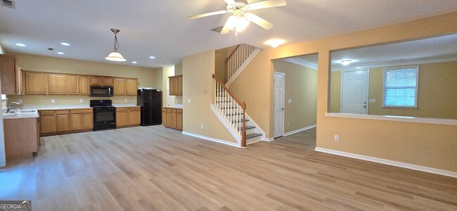 Building Photo - 11 Brookview Dr