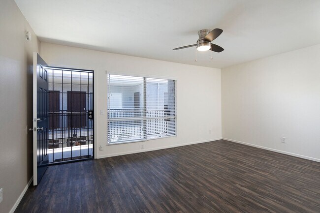 Building Photo - OPEN HOUSE: 11/16 10AM-12PM ~ 1BR at a Gre...