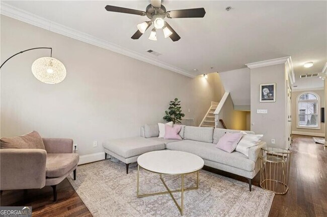 Building Photo - 305 Le Gran Bend