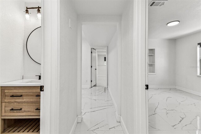 Building Photo - 4290 Neptune Dr SE