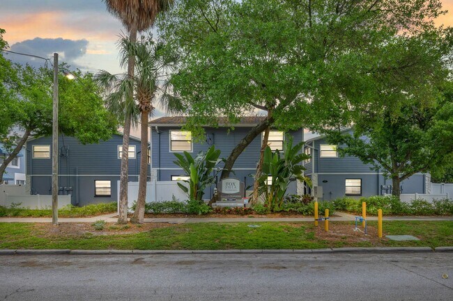 Building Photo - 5045 S Albany Ave