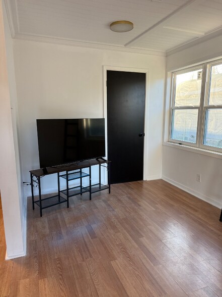 Building Photo - 320 Hilbert Dr