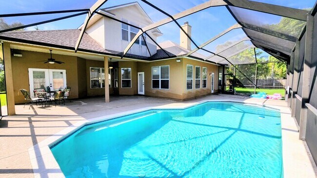 Building Photo - Luxurious 5-Bedroom Retreat with Private P...