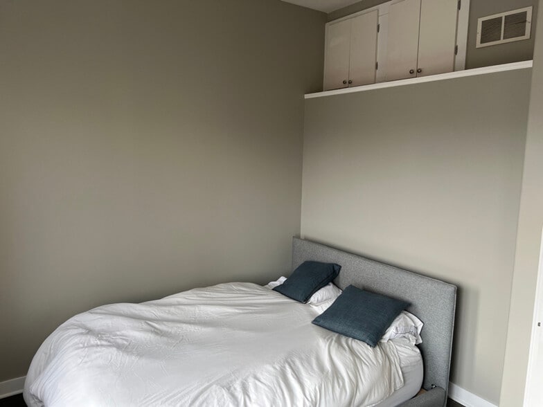 Building Photo - 937 N Willard Ct