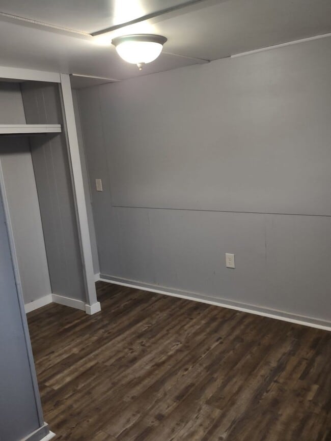 Building Photo - 3 BDRM - 1.5 BA SINGLEWIDE MOBILE-  INSIDE...