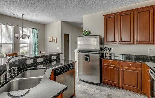 Building Photo - Relax and Unwind in this Spacious End-Unit...