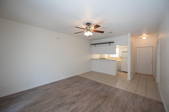 Building Photo - 1908 San Antonio St