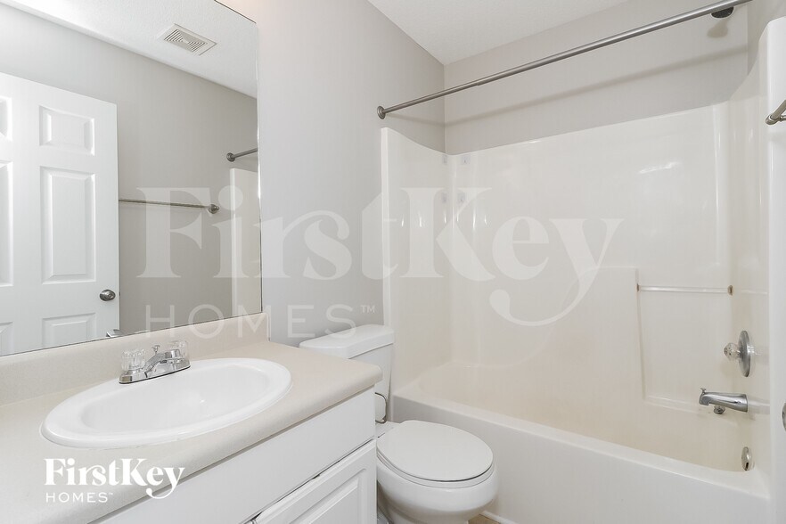 Building Photo - 444 Birchwood Dr