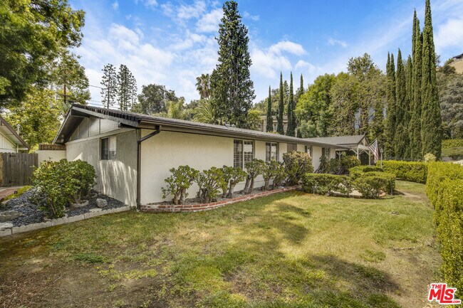 Building Photo - 4730 Cerrillos Dr