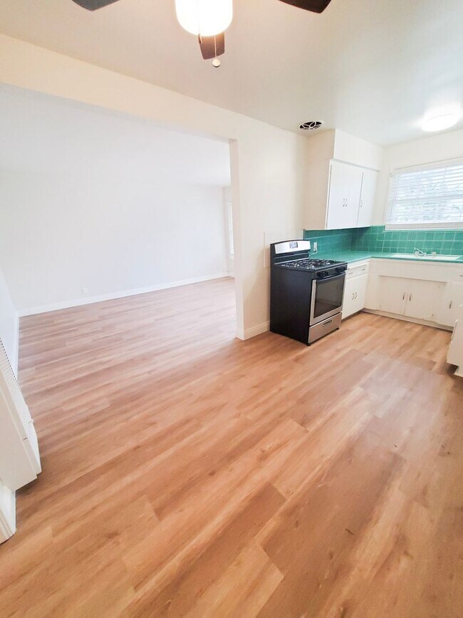 Building Photo - 810 Buena Vista