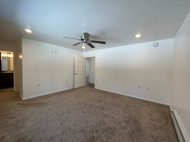 Building Photo - Newer, energy efficient, pet friendly home...