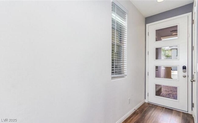 Building Photo - 12556 Skylight View St