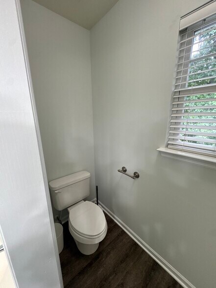 Building Photo - 1418 Whispering Oaks Trl